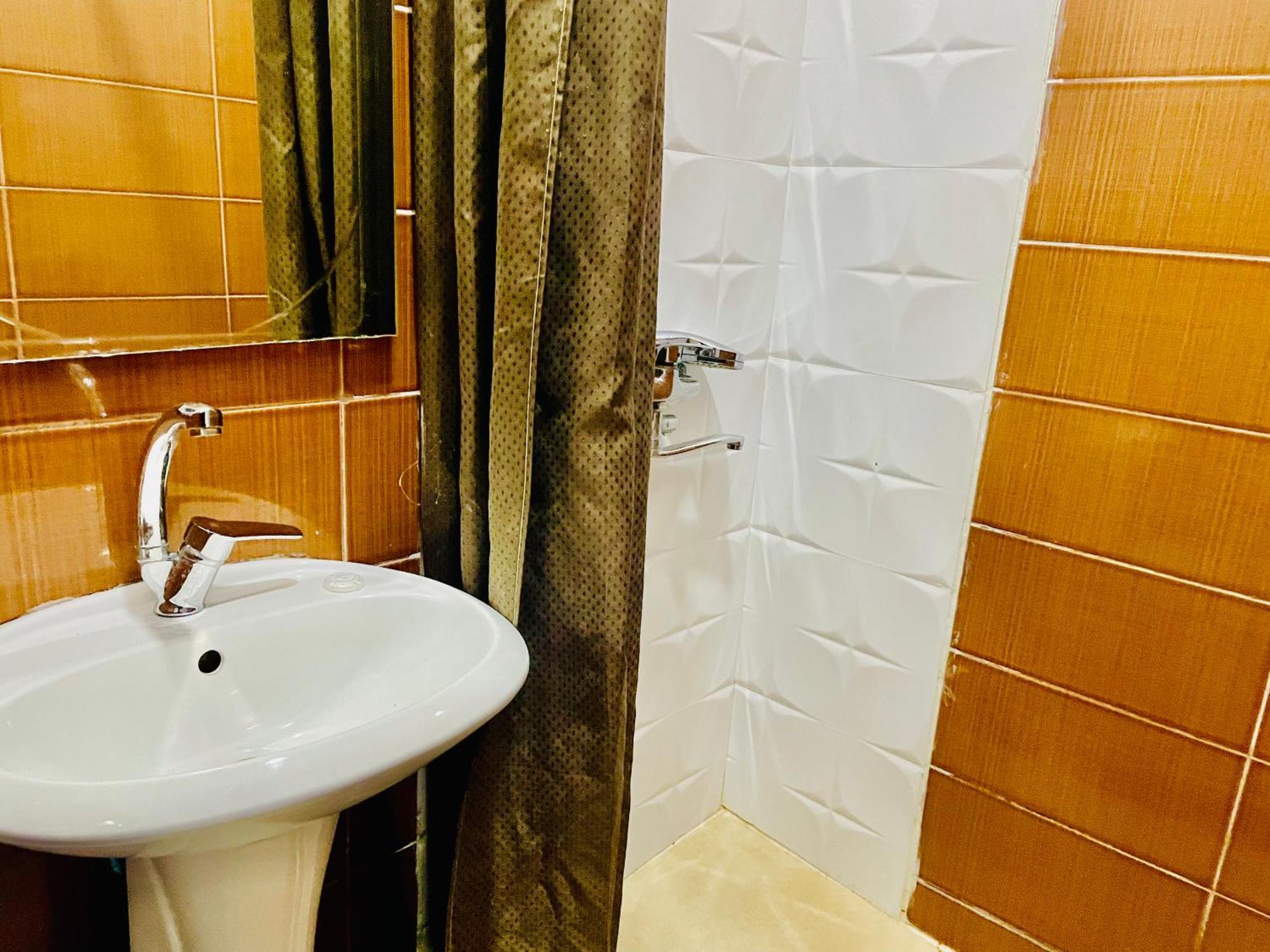 Hotel Klarastan Bon Voyage Tbiliszi Kültér fotó