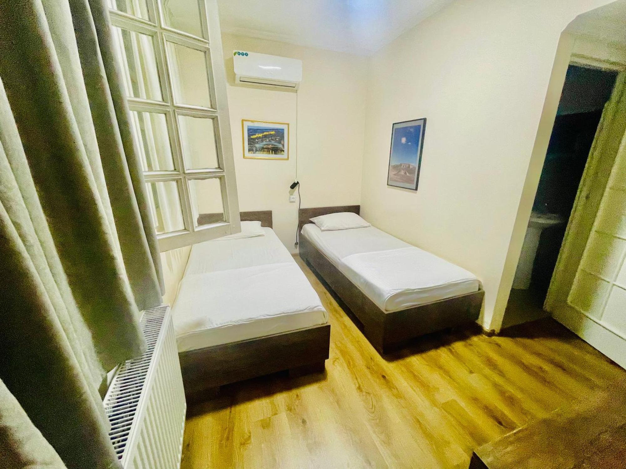 Hotel Klarastan Bon Voyage Tbiliszi Kültér fotó