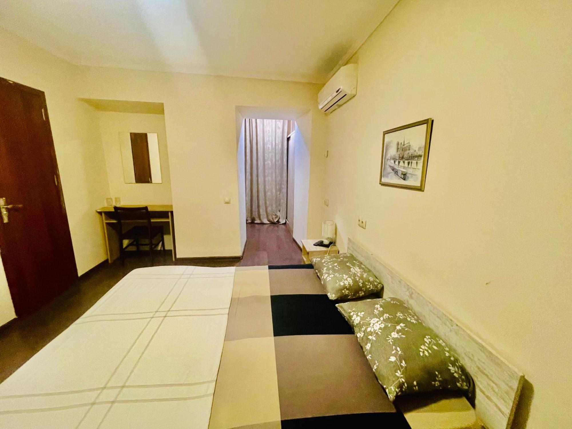 Hotel Klarastan Bon Voyage Tbiliszi Kültér fotó