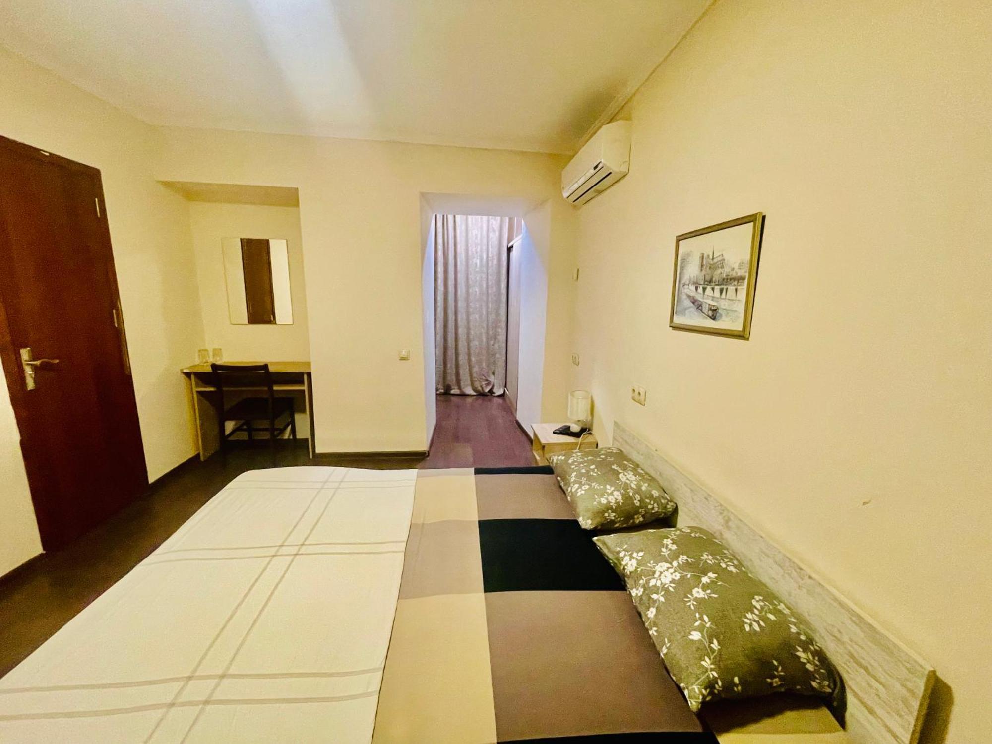 Hotel Klarastan Bon Voyage Tbiliszi Kültér fotó