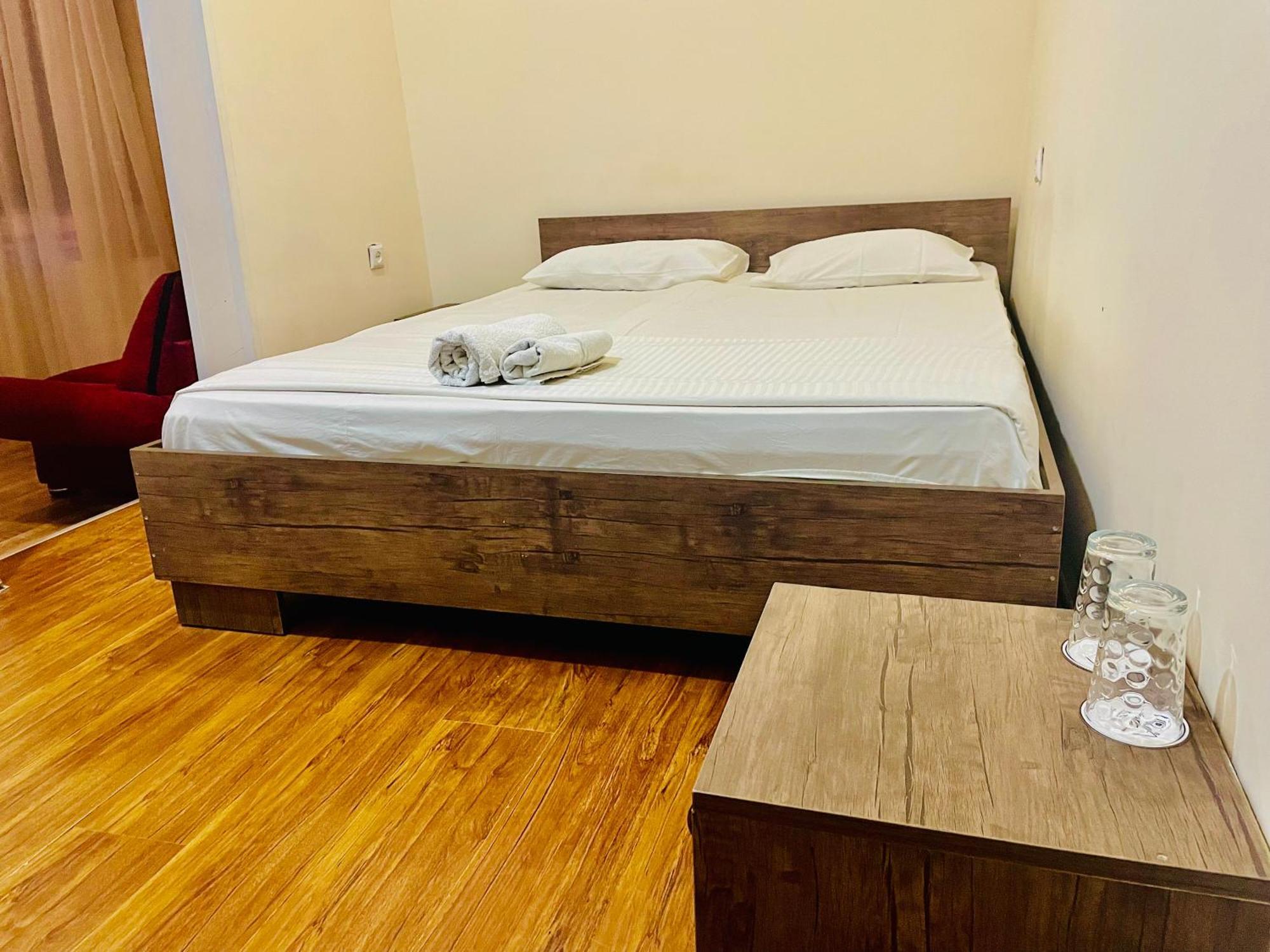 Hotel Klarastan Bon Voyage Tbiliszi Kültér fotó